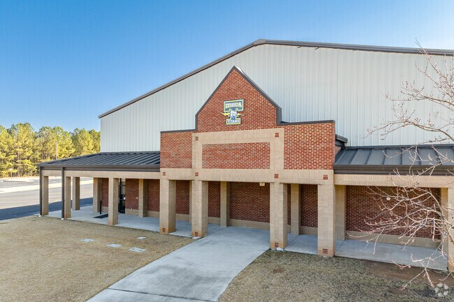 Ithica Elementary School has a student to teacher ratio of 16 to 1.