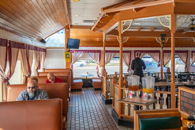 La Teresita welcomes Bayou Club residents to eat cuban food nearby.