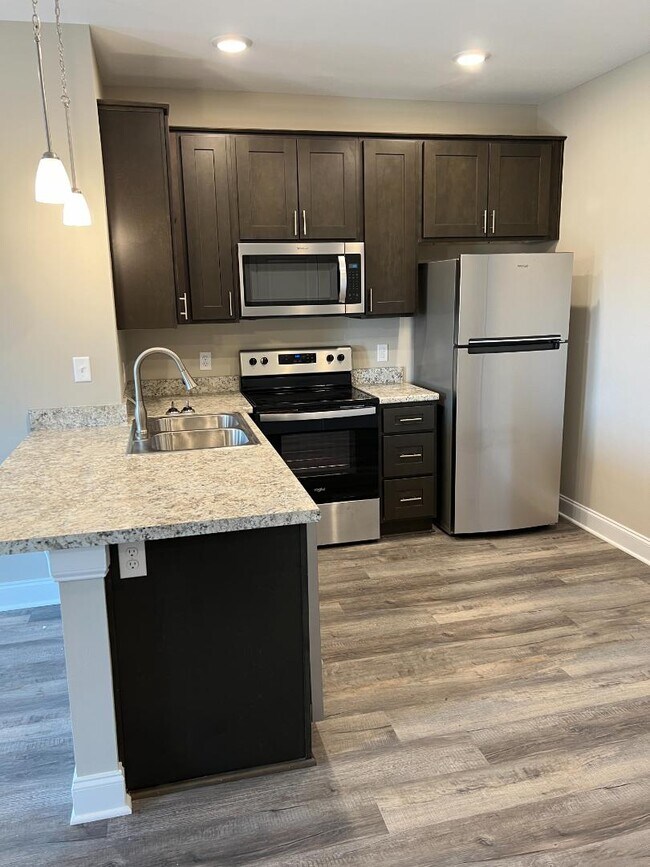 210 Hillview Mills Blvd, Bowling Green, KY 42101