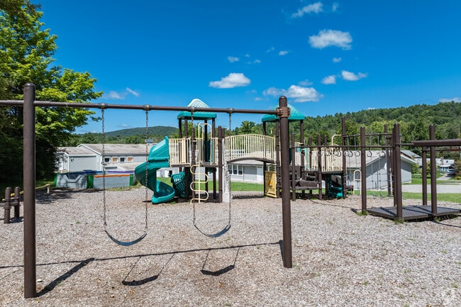 Lee H. Kellogg School has a student to teacher ratio of 7 to 1.