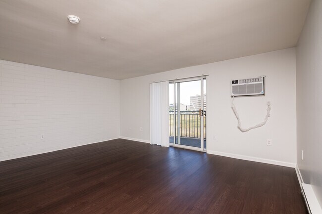 95 W Squantum St unit 311, Quincy, MA 02171 - photo 3