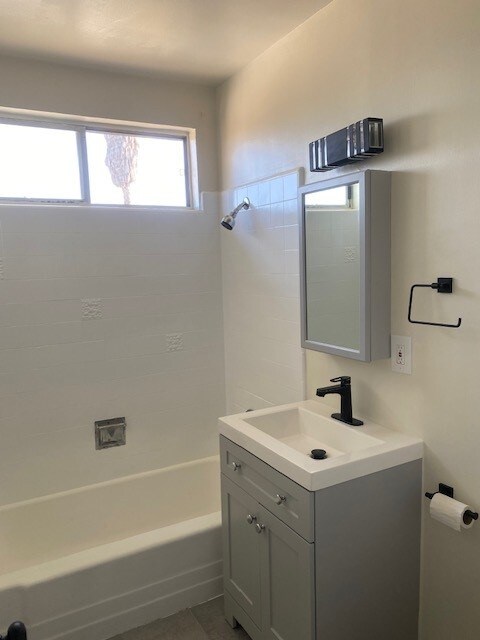 11643 Eucalyptus Ave unit D, Hawthorne, CA 90250 - photo 7