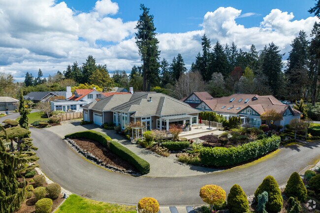Neighborhood homes are often cozy with high curb appeal in Lakeview.