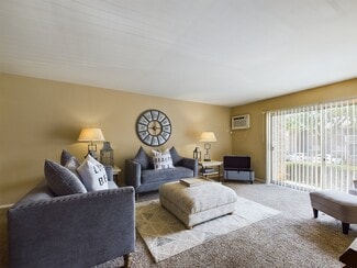 201 Flame Dr, Carol Stream, IL 60188