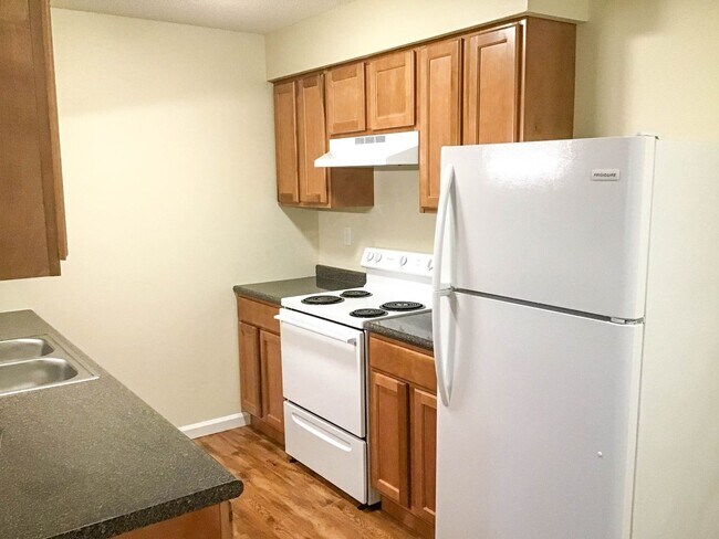 710 Elm Dr unit 5, Warsaw, MO 65355 - photo 4