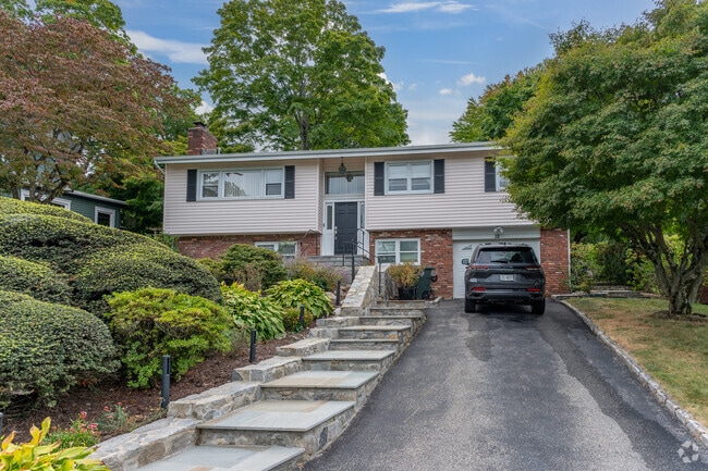 Raised Ranch style homes are typically found along hills in Pemberwick.