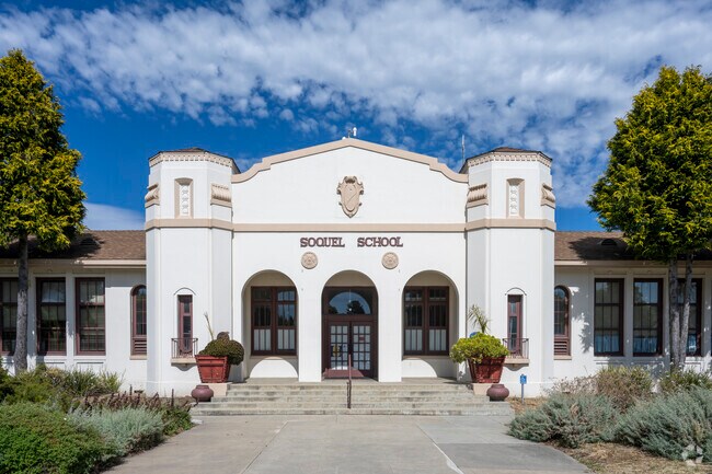 Soquel Elementary School is highly rated in the Santa Cruz area.