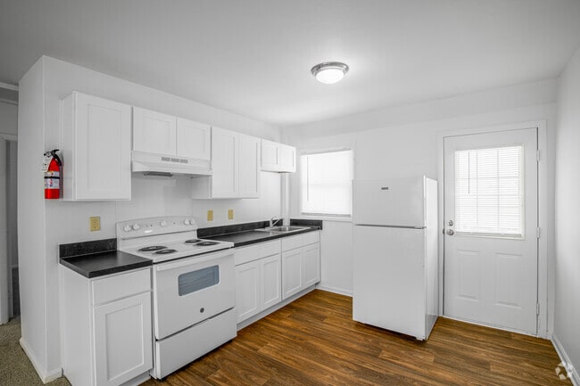 2 BR, 1 BA - 600SF - Kitchen