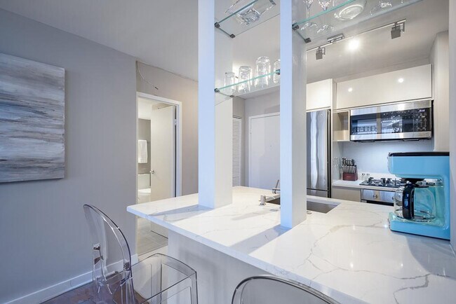 Jefferson House unit ID385P, Washington, DC 20037 - photo 4