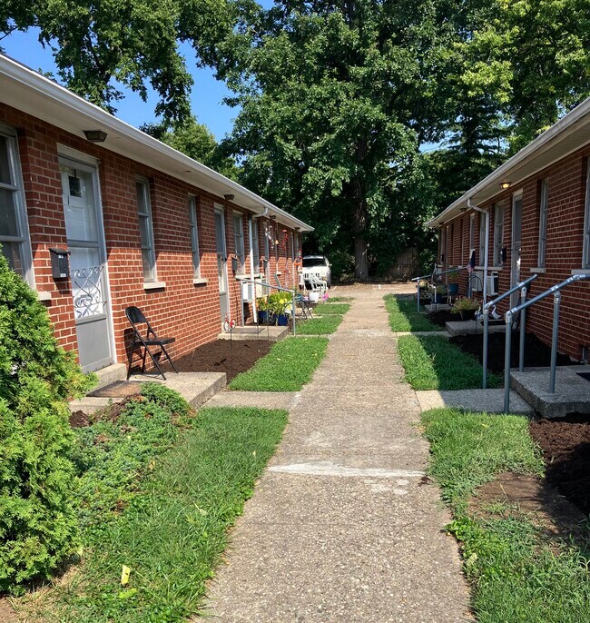 512 Olden Ave unit 2, Arlington Heights, OH 45215 - photo 3