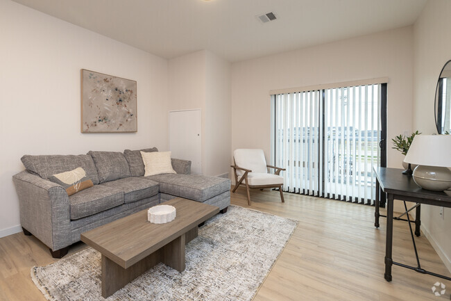 1BR, 1BA - 770SF - Living Room