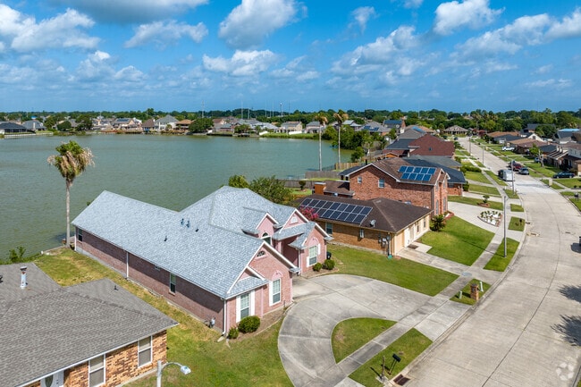 Several small lake communities are spread throughout the Little Woods area.
