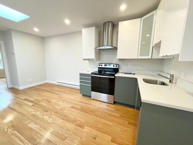 7 Warwick St unit 3, Roxbury Crossing, MA 02120 - photo 5