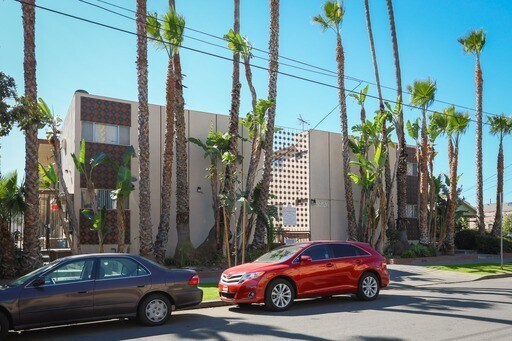 Spacious Units available - Great Location! -- Hollywood, Los Angeles, CA 90029 - photo 2
