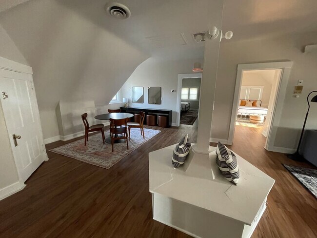 351 Thrall St unit ID1234535P, Cincinnati, OH 45220 - photo 3