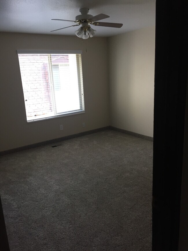 564 S 200 W unit 564, Logan, UT 84321 - photo 6