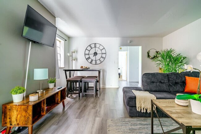 605 Dennison Ave unit ID1265618P, Columbus, OH 43215 - photo 7