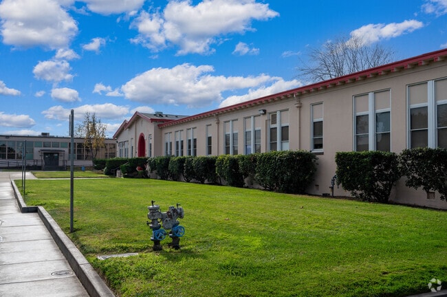 Oakley Elementary School is an excellent schooling option.