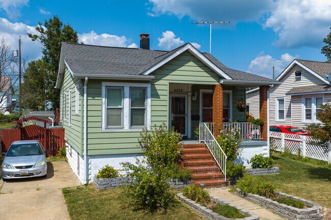 A lovely single family home that brings a splash of color to the Christopher neighborhood.