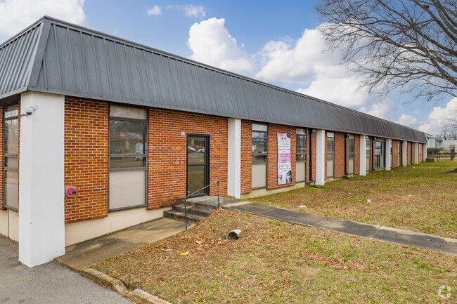 Aurora Collegiate Academy has a student-teacher ratio of 14-1.