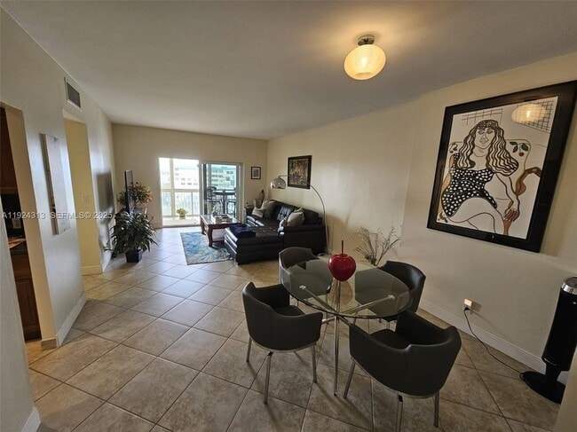 Hillcrest East 24, Hollywood, FL 33021 - photo 3