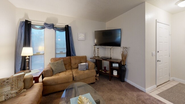 566 Sellers Place unit 4, Henderson, NV 89011 - photo 3