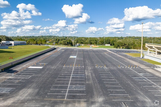 Pasco High School has a large size parking lot for teachers and visitors.
