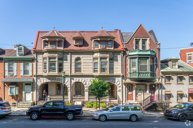 Larger row houses in Penn's Common can include five bedrooms.