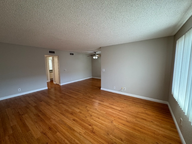 626 E Verdugo Ave unit T, Burbank, CA 91501 - photo 7