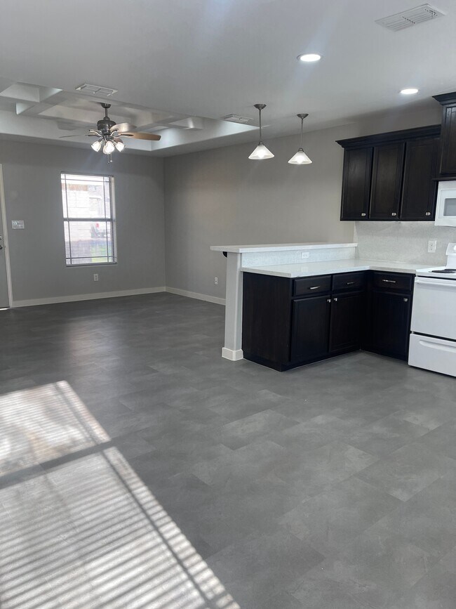 404 E 2nd St unit D, La Joya, TX 78560 - photo 6