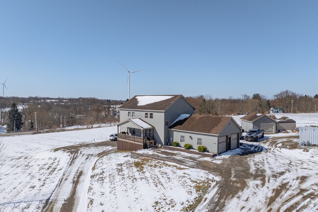 Foursquare-inspired homes and large lots define Arkwright's residential character.