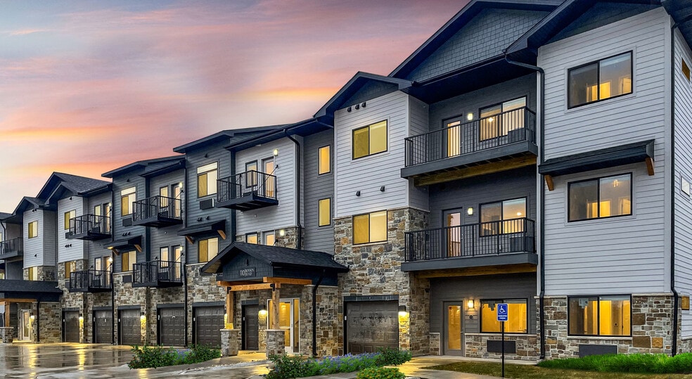 The Crossing on Boyson, Hiawatha, IA 52233 - photo 1