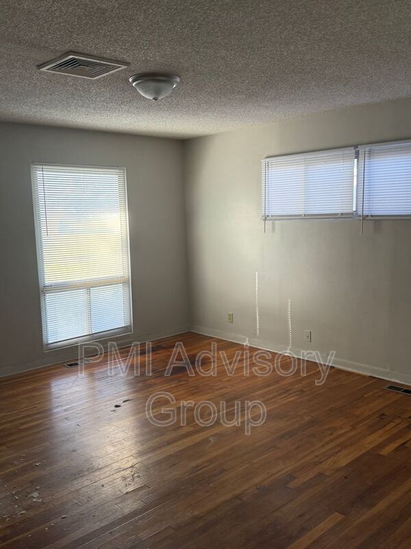 1817 SW 71st Terrace, Topeka, KS 66619 - photo 4