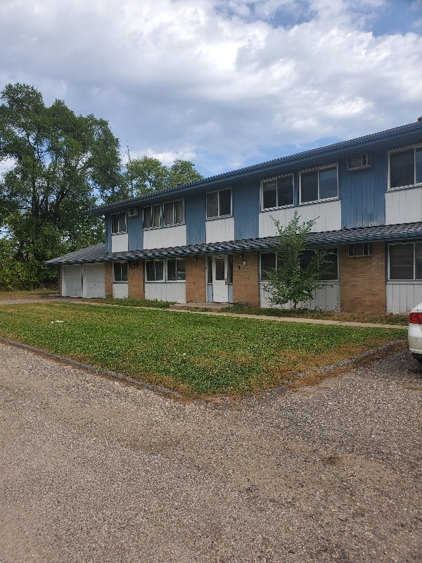 1700 E 80th St Unit 4, Bloomington, MN 55425