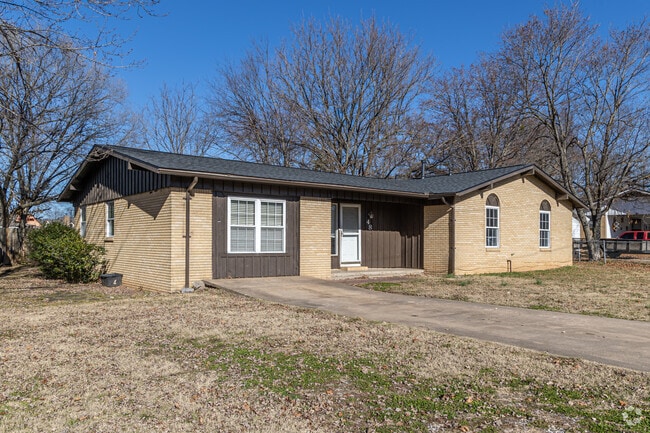 Older ranch homes are found within Farmington also.