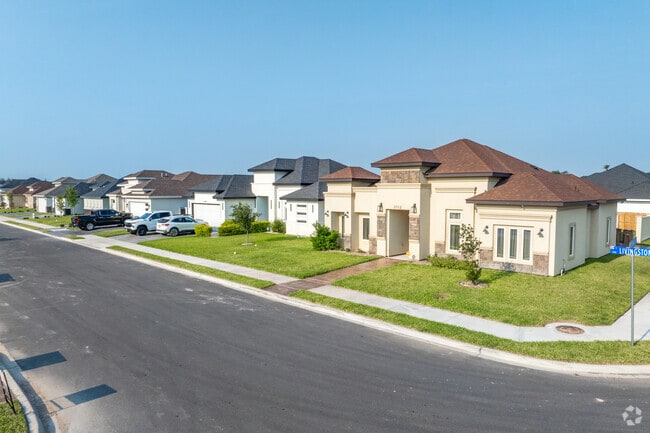 An abundance of new construction homes are found throughout the growing city of Murillo.