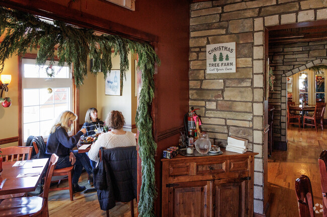 Bottoms Up serves pub style food and drinks in a classic tavern style setting.