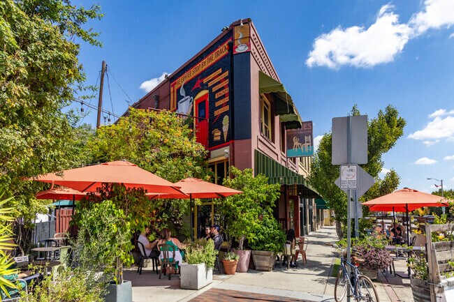 There are a number of coffee shops in and around San Rafael Flats.
