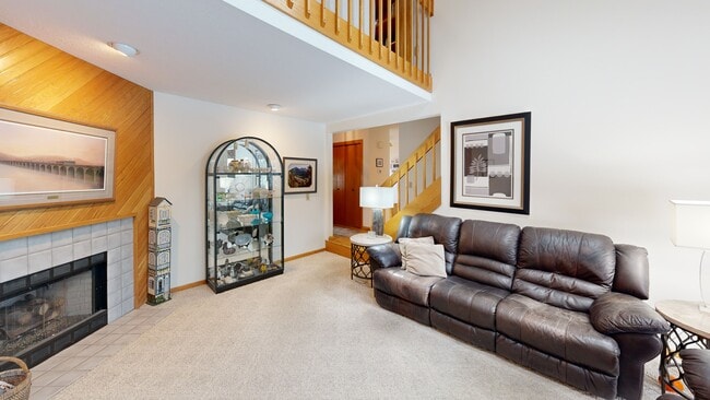 111 Emerald Ln, Cortland, OH 44410 - photo 2