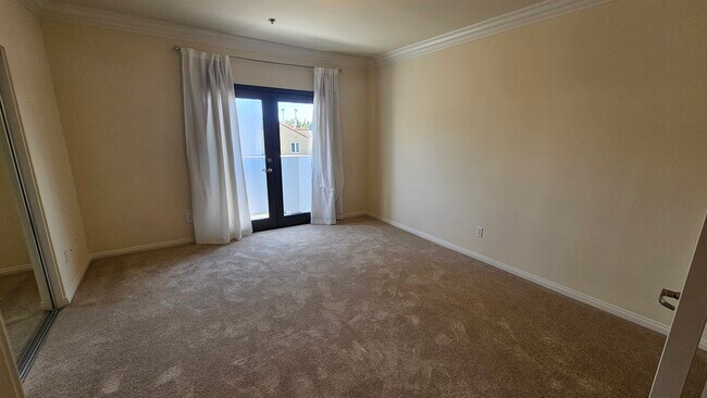 949 N Croft Ave unit 203, West Hollywood, CA 90069 - photo 5