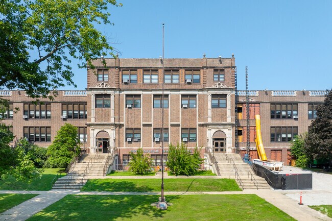 Students from Cobblestone Estates attend Springfield High School, a highly rated school.