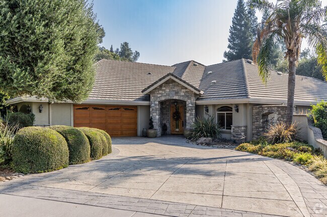 There are nice homes in South Bechelli that have Riverview golf course in their back yard.