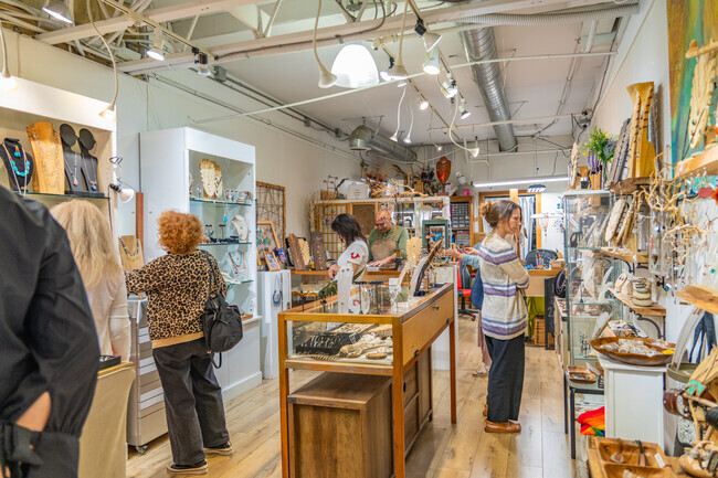 Locals and tourist alike enjoy shopping at one of Midtown Agoura Hill's locally owned small boutiques.