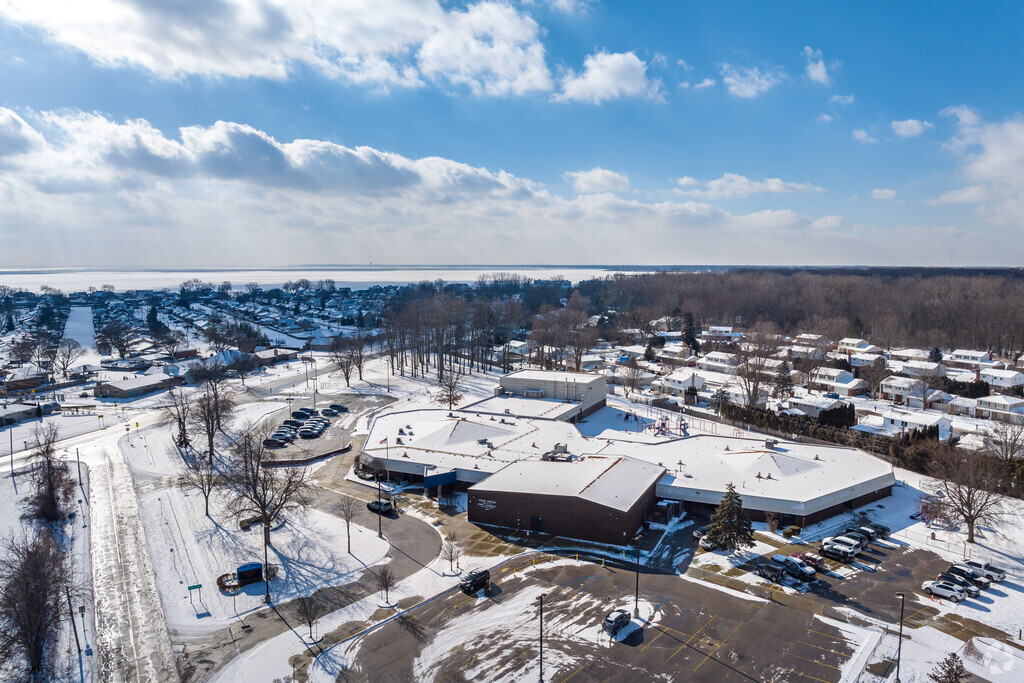 Emma V. Lobbestael Elementary School, Campus Overview.