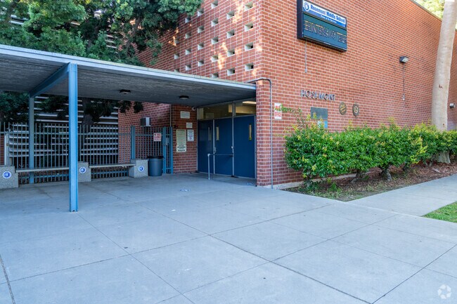 Rosemont Middle School is a great choice for students in Montecito Park.