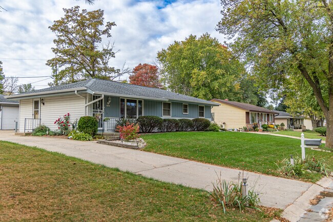 A lovely row or Ranch homes in the Park Knoll neighborhood.