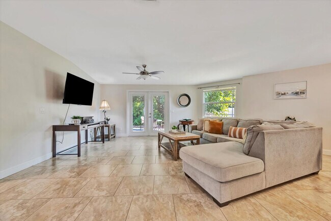 2529 Croton Ave unit ID1366627P, Sarasota, FL 34239 - photo 3