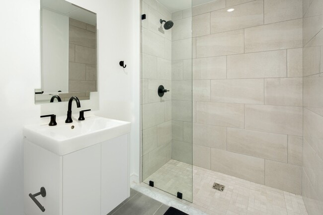 Miles at Harvard (Coliving), Los Angeles, CA 90020 - photo 3