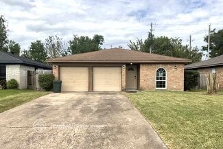 1820 Eagle Dr, League City, TX 77573