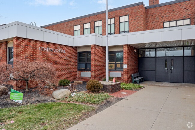 Mayfield Center Elementary School, Mayfield Village